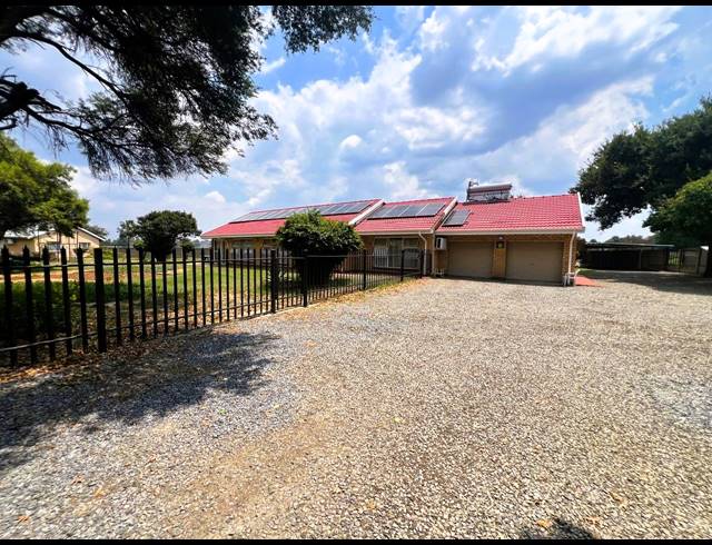 4 BEDROOM HOUSE FOR SALE IN BUYSCELIA